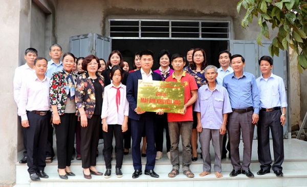 Phú Thọ: Trao tặng 2 nhà "Mái ấm khuyến học" cho gia đình học sinh có hoàn cảnh khó khăn tại huyện Phù Ninh