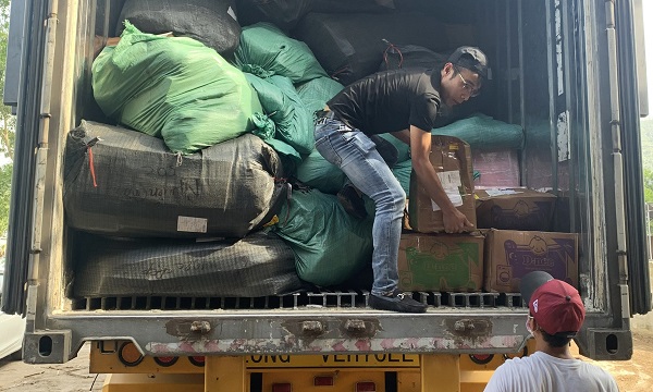 Đà Nẵng: Phát hiện xe container chất đầy túi xách, giày không rõ nguồn gốc