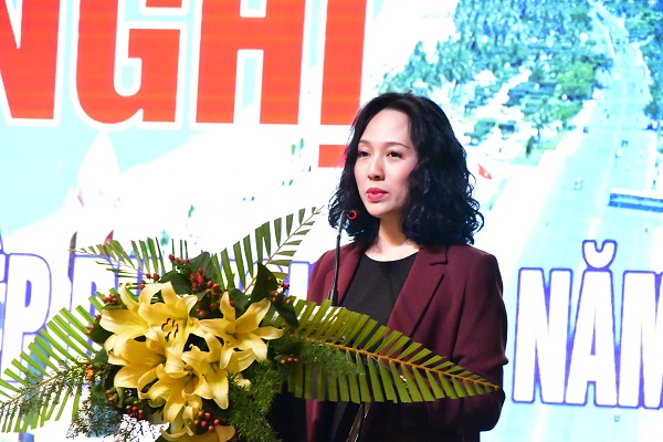Giám đốc kinh doanh công ty CP Vinpearl Nguyễn Thu Phương báo cáo tham luận