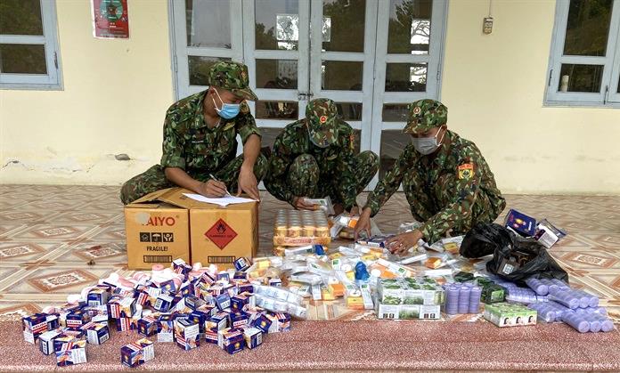 Một ngày, Bộ đội Biên phòng An Giang liên tiếp bắt 3 vụ buôn lậu