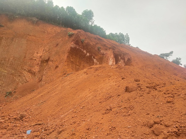 San hạ cốt nền đất rừng không phép tại Phú Thọ