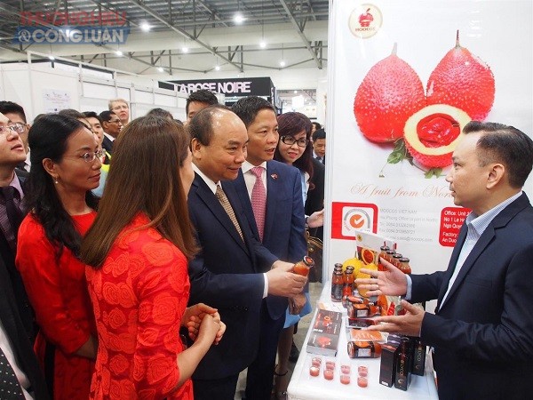 Thủ tướng Nguyễn Xuân Phúc động viên và khen ngợi sản phẩm Gavi