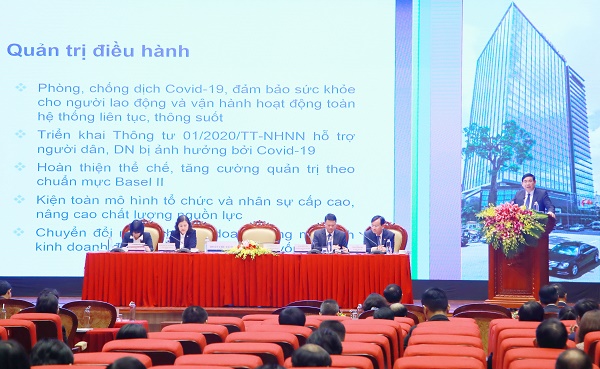 Chủ tịch HĐQT BIDV Phan Đức Tú báo cáo một số kết quả hoạt động của BIDV năm 2020