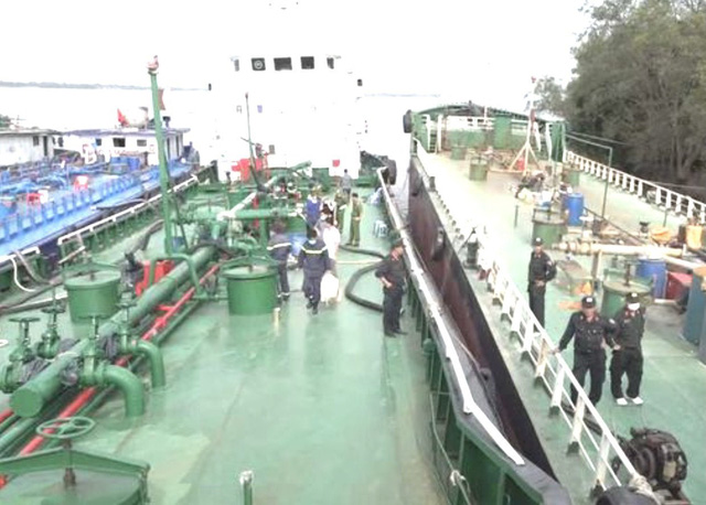 Bộ Công Thương nói gì về hàng triệu lít xăng giả bị phát hiện?