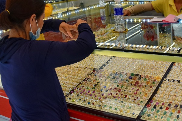 Giá vàng ngày 14/3: Giá vàng thế giới quay đầu giảm