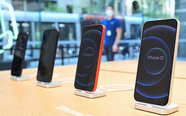 Smartphone cao cấp của Apple, Samsung tiếp tục giảm giá hàng loạt