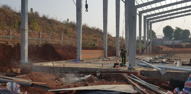 Bình Phước: Đứt cáp cần cẩu tại công trường thi công, 2 công nhân tử vong