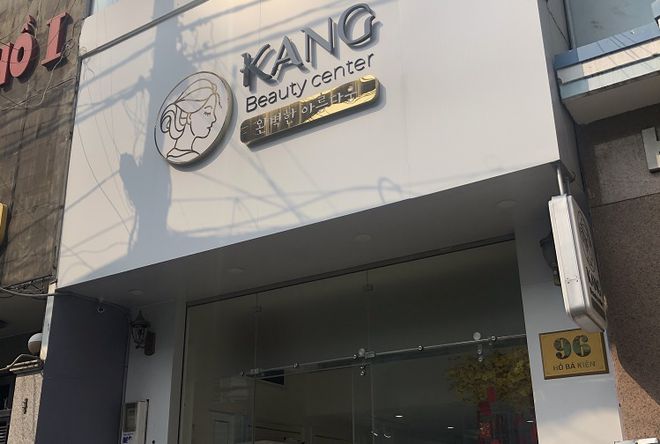 Cơ sở Kang Beauty chỉ được kinh doanh bán lẻ mỹ phẩm và chăm sóc da nhưng lại tiến hành thực hiện phẫu thuật thẩm mỹ