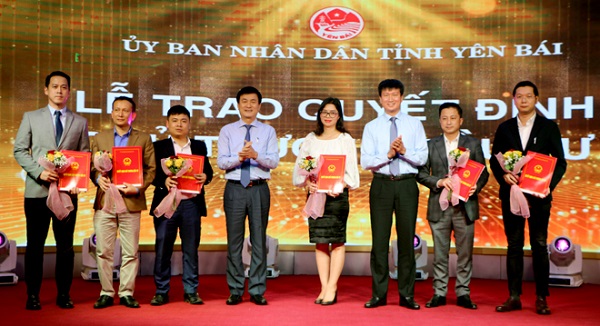 Yên Bái: Trao quyết định đầu tư cho 11 dự án, tổng trị giá hơn 800 tỷ đồng