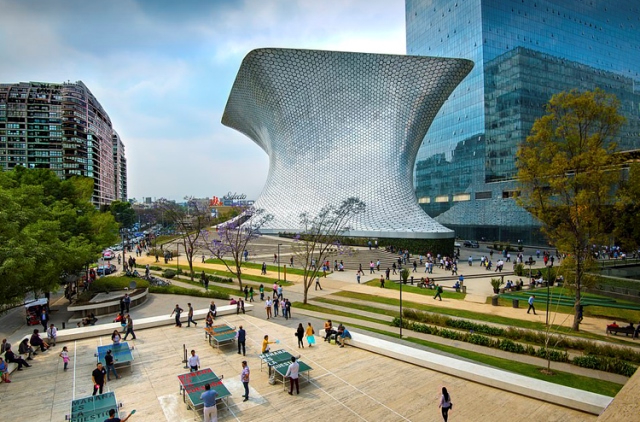Bảo tàng Soumaya tại thành phố Mexico City mở cửa đón du khách từ năm 2011. Nơi đây là nhà của 66.000 tác phẩm nghệ thuật Mexico và châu Âu. Công tình này do kiến trúc sử người Mỹ-Canada Frank Gehry thiết kế. Ảnh: Getty Images