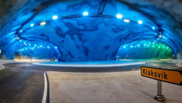 Đường vòng dưới nước đầu tiên trên thế giới tại quần đảo Faroe. Công trình này mang kiến trúc tựa hình dáng một con sứa và nằm ở cuối đường hầm dài 11 km dưới nước. Ảnh: Guardian