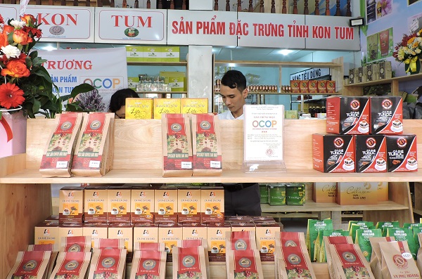 Kon Tum: Khai trương, đưa vào khai thác điểm trưng bày, giới thiệu và bán sản phẩm OCOP