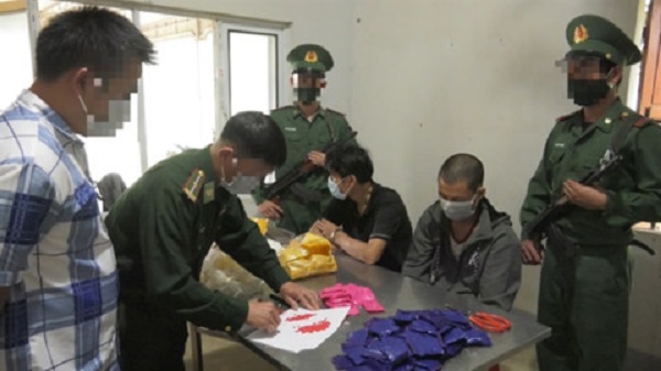 Bắt 2 người nước ngoài vận chuyển 18.000 viên ma túy tổng hợp
