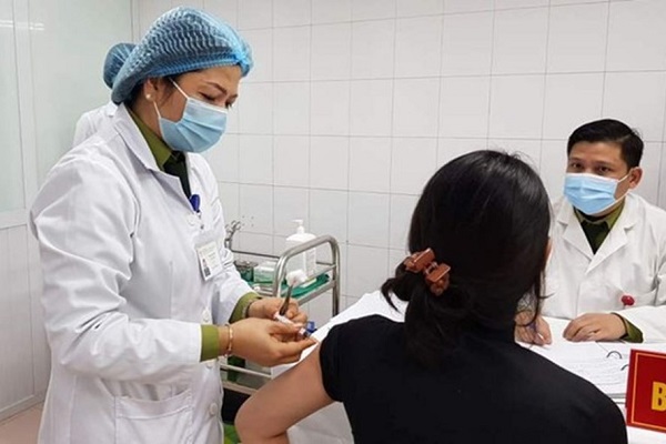 Tiêm thử nghiệm vaccine tại Việt Nam. Ảnh: Bộ Y tế
