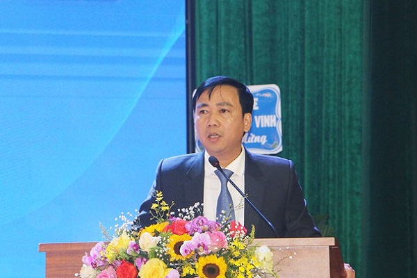 TS. Nguyễn Ngọc Hiền - Bí thư Đảng ủy, Chủ tịch Hội đồng Trường Đại học Vinh phát biểu tại buổi lễ