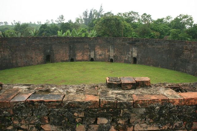 Bên trong Hổ Quyền nơi diễn ra những trận chiến giữa Voi và Hổ Bên trong Hổ Quyền nơi diễn ra những trận chiến giữa Voi và Hổ
