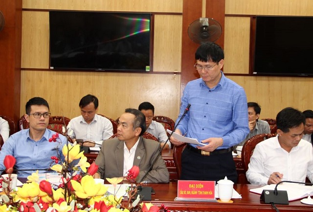 Ông Phạm Văn Hoành Đại diện Sở Tài nguyên và Môi trường thông tin các vấn đề liên quan đến nguồn vật liệu phục vụ thi công dự án.