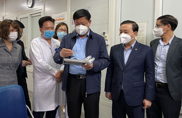 Thứ trưởng Bộ Y tế Đỗ Xuân Tuyên đánh giá, Hà Nội đã thực hiện nghiêm các chỉ đạo trong công tác phòng dịch và tiêm vắc xin phòng Covid-19.