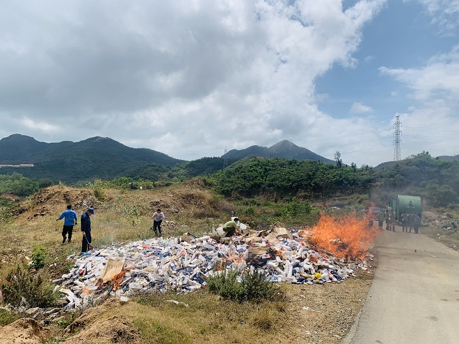 Cục QLTT Khánh Hòa tiêu hủy gần 35.000 bao thuốc lá điếu nhập lậu bị tịch thu