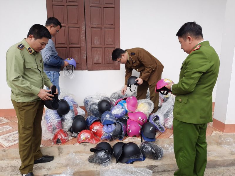 Thu giữ 325 chiếc mũ bảo hiểm không rõ nguồn gốc xuất xứ