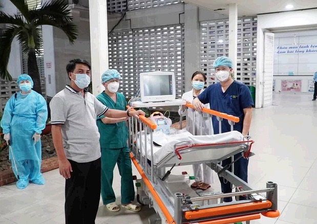 Bệnh nhân COVID-19 nặng nhất nước chuyển về Bệnh viện Chợ Rẫy