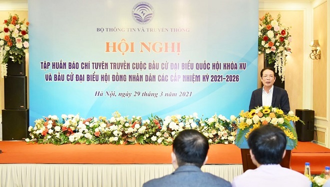 Thứ trưởng Bộ Thông tin và Truyền thông, Phó Chánh Văn phòng Hội đồng Bầu cử quốc gia Hoàng Vĩnh Bảo phát biểu tại Hội nghị