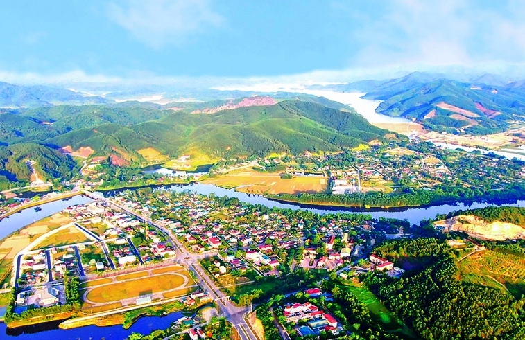 Phó Thủ tướng Trịnh Đình Dũng vừa ký quyết định công nhận huyện Vũ Quang, tỉnh Hà Tĩnh đạt chuẩn nông thôn mới năm 2020