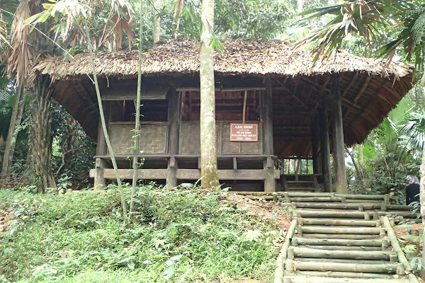 Nhà làm vi&ecirc;̣c của Chủ tịch H&ocirc;̀ Chí Minh tại Di tích lịch sử đ&ocirc;̀i Tỉn Keo, xã Phú Đình, huy&ecirc;̣n Định Hóa, tỉnh Thái Nguy&ecirc;n.