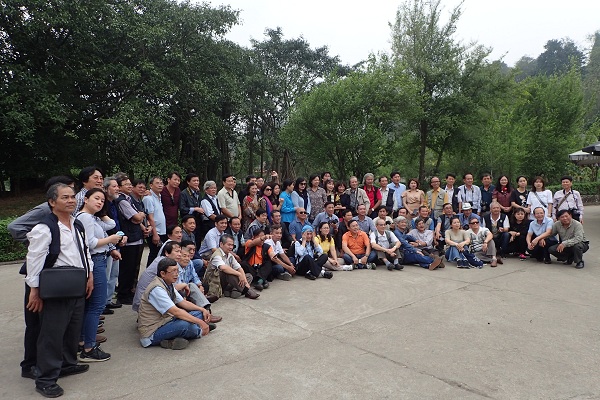 Đoàn H&ocirc;̣i NSNAVN thăm , chụp ảnh lưu ni&ecirc;̣m tại khu di tích c&acirc;y đa T&acirc;n Trào, Tuy&ecirc;n Quang