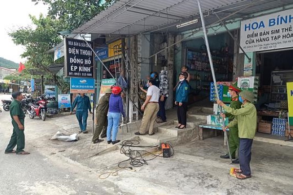 Huyện Hương Sơn (Hà Tĩnh): Giải tỏa vi phạm hành lang an toàn giao thông trên Quốc lộ 8A