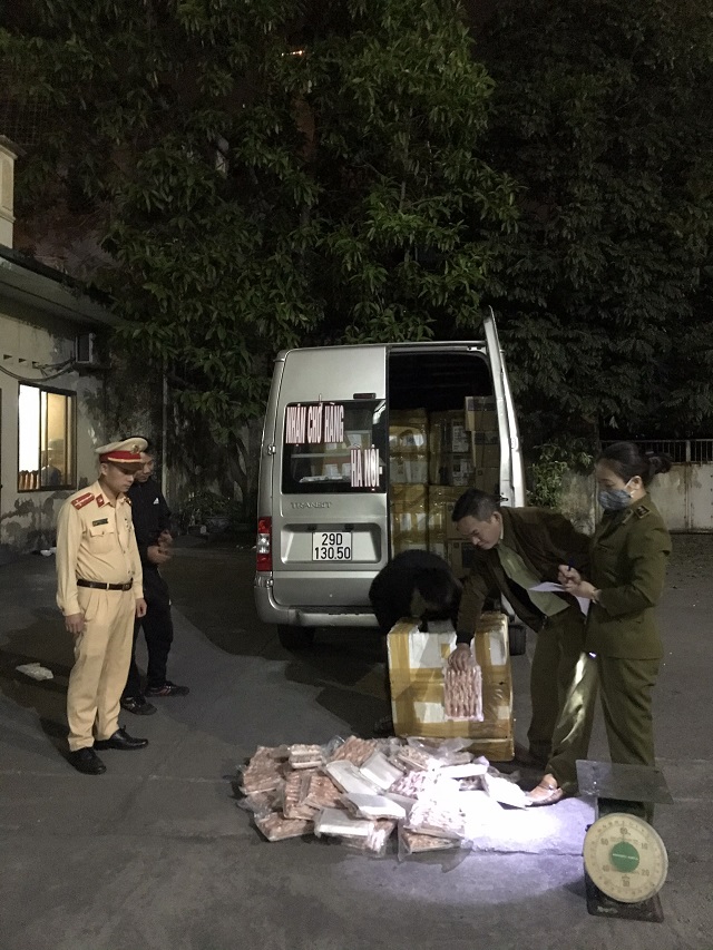 Quảng Ninh tiêu hủy 1020 kg chân gà tẩm ướp không rõ nguồn gốc