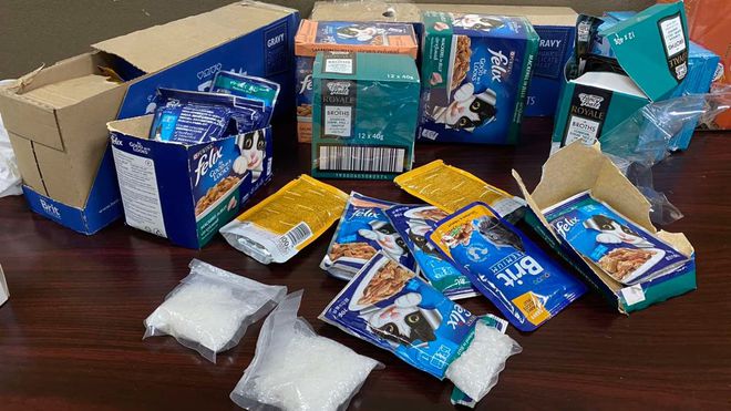 Hải quan Tân Sơn Nhất: Bắt giữ gần 4 kg ma túy giấu trong thức ăn cho mèo đang chờ thông quan