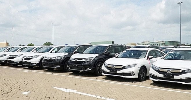 Nhập khẩu ô tô tăng vọt trong tháng 3