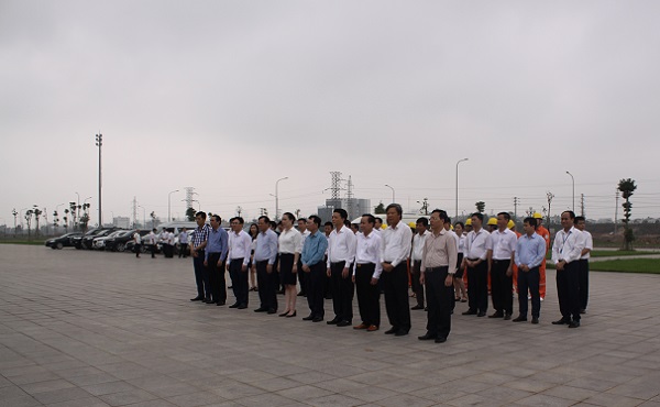 Các đại biểu tham dự Lễ hưởng ứng chương trình trồng 1 tỷ cây xanh “Vì một Việt Nam xanh” tại Bắc Giang