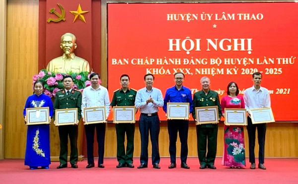Lâm Thao (Phú Thọ) Khen thưởng 18 tập thể và cá nhân có thành tích xuất sắc trong thực hiện Chỉ thị 05 của Bộ Chính trị