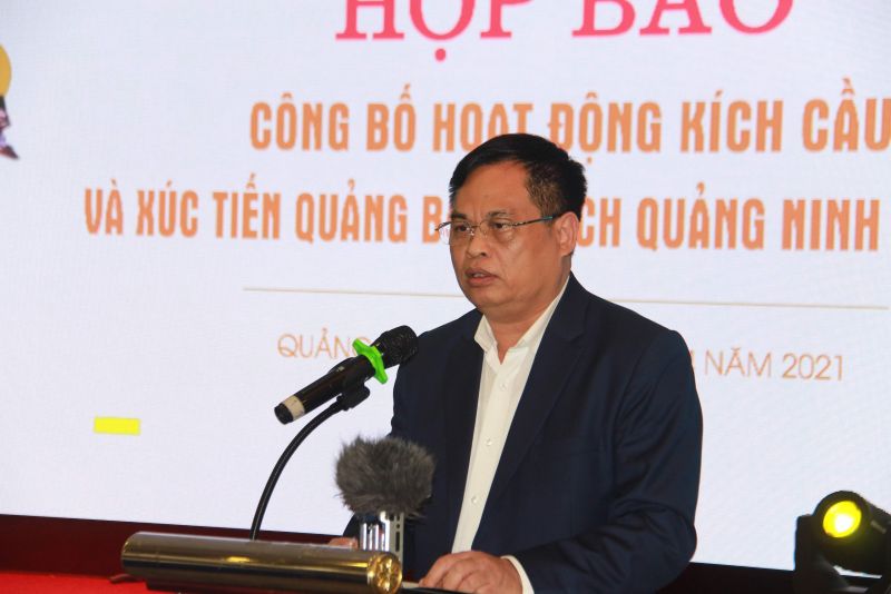 Ông Phạm Ngọc Thuỷ - Giám đốc Sở du lịch Quảng Ninh thông tin tại cuộc họp báo