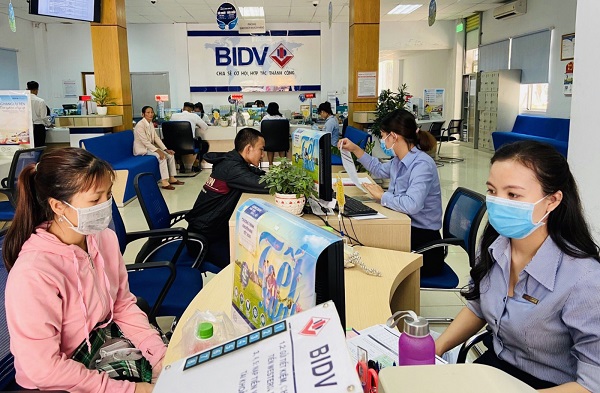 Ngân hàng tiếp tục hỗ trợ khách hàng chịu ảnh hưởng của dịch Covid-19