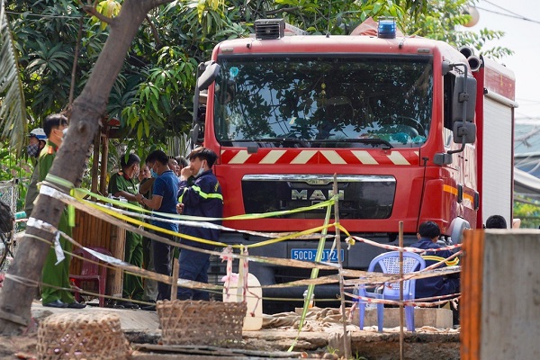 Cảnh sát phong tỏa hiện trường vụ cháy 6 người chết ở phường Cát Lái, TP Thủ Đức ngày 30/3