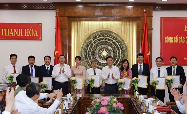 Thanh Hóa: Công bố và trao quyết định của Ban Thường vụ Tỉnh ủy về công tác cán bộ