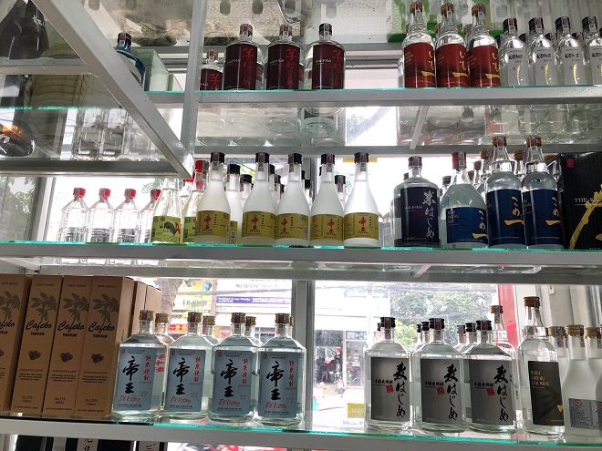 Dám tem điện tử thuốc lá, rượu nhập khẩu và sản xuất trong nước