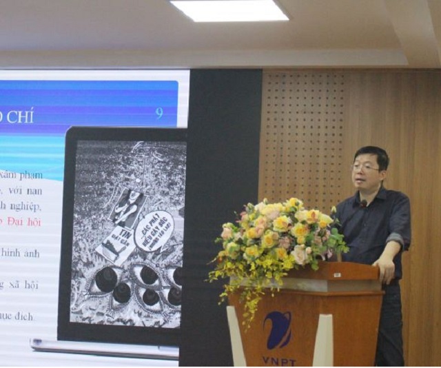 Ông Nguyễn Thanh Lâm, Cục trưởng Cục báo chí dự và trực tiếp truyền đạt các nội dung tập huấn.