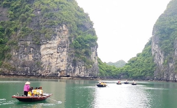 Quảng Ninh: Phấn đấu thu hút khoảng 10 triệu lượt du khách trong năm 2021