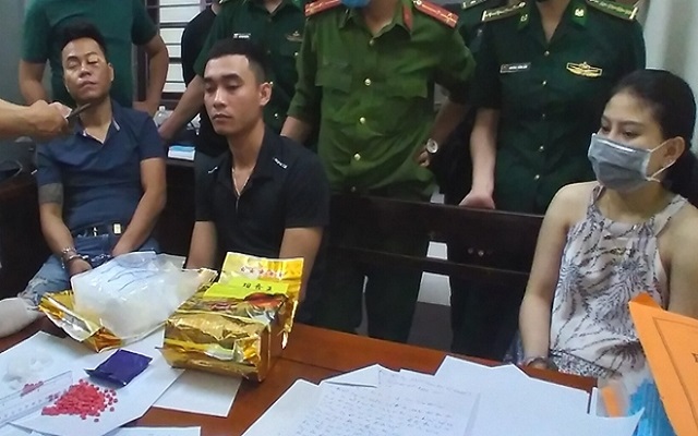 Thu giữ hơn 2 kg ma túy đá vận chuyển bằng xe khách