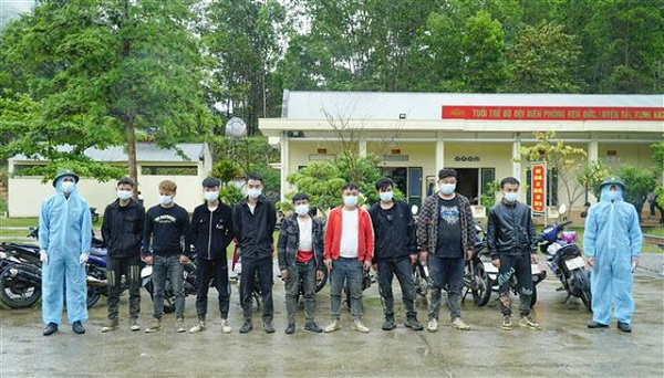 Bắt giữ 10 đối tượng đưa người xuất cảnh trái phép sang Lào