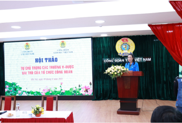 TS. Phạm Thanh Bình, Chủ tịch Công đoàn Y tế Việt Nam phát biểu khai mạc hội nghị