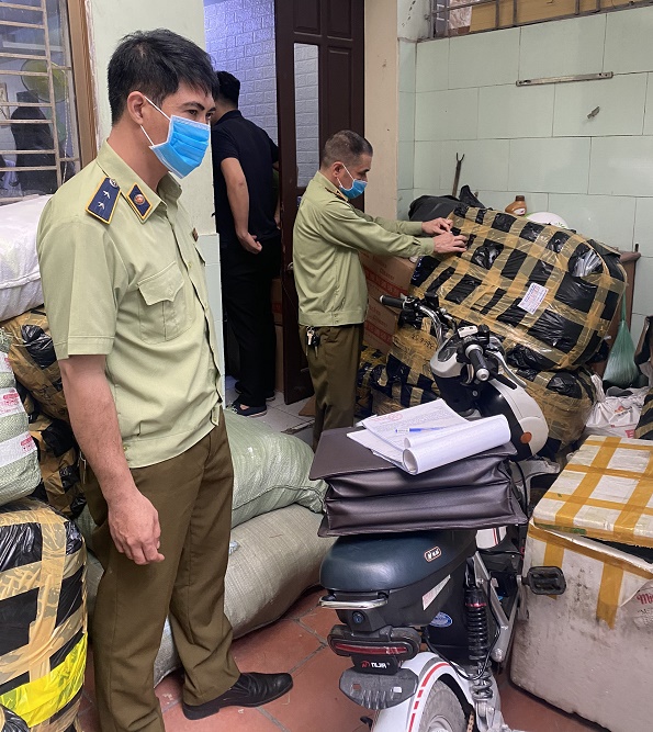 Hải Phòng: Tạm giữ gần 1.000 sản phẩm hàng hóa là quần áo, đồ gia dụng không rõ nguồn gốc xuất xứ