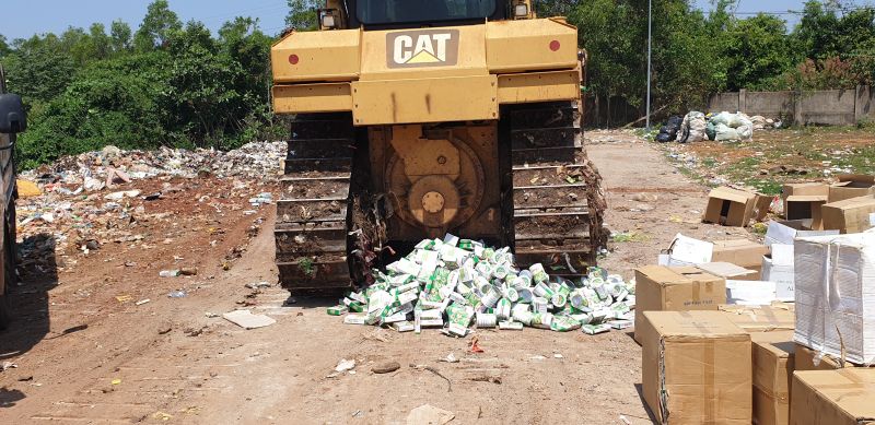 Đắk Nông: Tiêu hủy trên 5.300 hộp sữa bột Omega 369 Q10 Alaska giả, trị giá trên 1,1 tỷ đồng