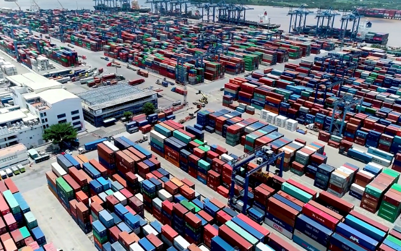 Hải quan TPHCM tái xuất gần 1.400 container phế liệu nhập khẩu không đạt chất lượng