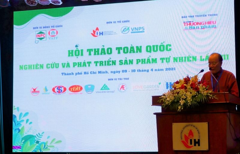 GS.TS Phạm Văn Thiêm - Chủ tịch Hội Khoa học các sản phẩm thiên nhiên Việt Nam (VNPS) phát biểu khai mạc Hội thảo