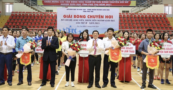 Phú Thọ: Giải bóng chuyền hơi nữ ngành Giáo dục 2021
